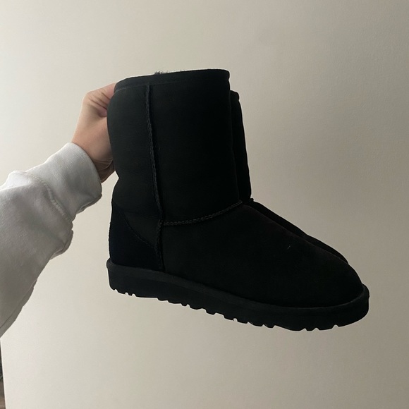 Almost brand new Uggs - Picture 7 of 7